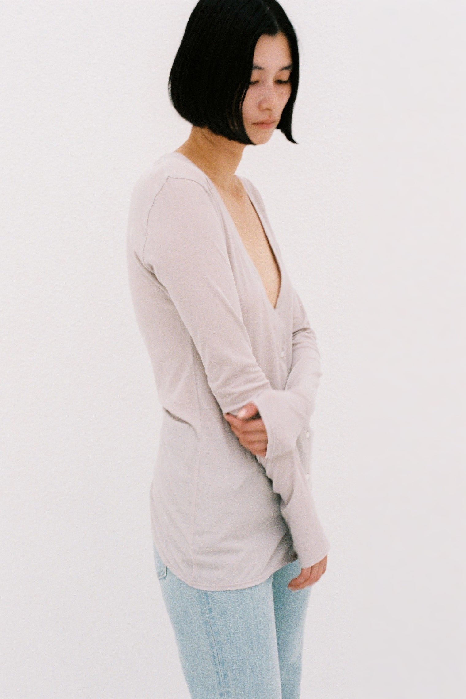 TS006-V-NECKCARDIGAN_GG_EC_02.